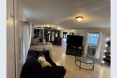 935 E 3000 N #27, Layton, UT 84040 - Photo 2