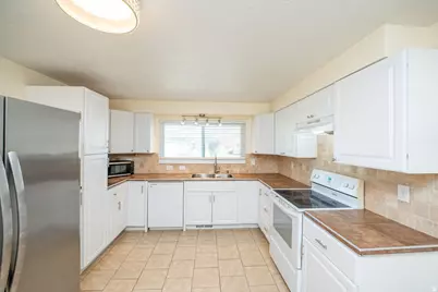 1183 N 200 E, Layton, UT 84041 - Photo 10