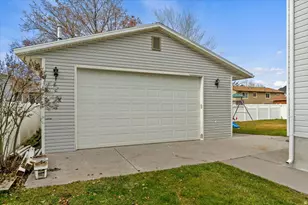 2273 N 1975 E, Layton, UT 84040 - Photo 32