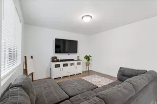 1596 W Parkview Dr, Syracuse, UT 84075 - Photo 12