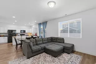 1596 W Parkview Dr, Syracuse, UT 84075 - Photo 10