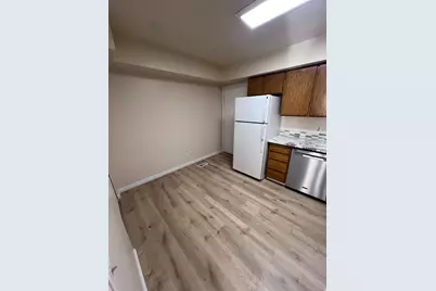 556 N Fairfield Rd #D4, Layton, UT 84041 - Photo 2