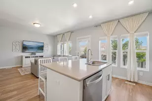 4453 E Hurstbourne Dr, Eagle Mountain, UT 84005 - Photo 10