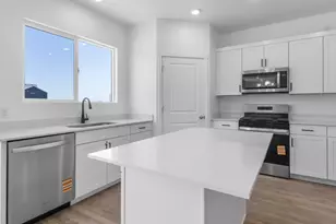 1563 E 960 N, Salem, UT 84653 - Photo 2