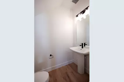 597 N 300 W, Smithfield, UT 84335 - Photo 8