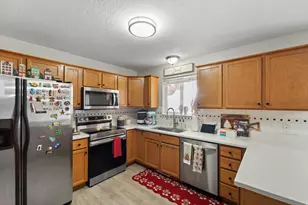 1485 E Navajo Dr S, Pleasant Grove, UT 84062 - Photo 20