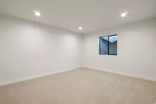 298 N Amber Ln W, Layton, UT 84041 - Photo 32