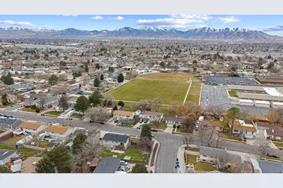 4929 S Huntington Rd W, Taylorsville, UT 84129 - Photo 32