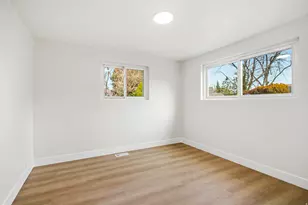 1358 E Maplewood Dr, Murray, UT 84121 - Photo 14