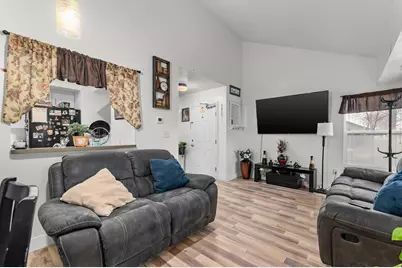 588 W Wolfe Grove Cir, Midvale, UT 84047 - Photo 4
