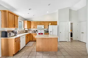 828 W Chartres Ave S, Sandy, UT 84070 - Photo 6