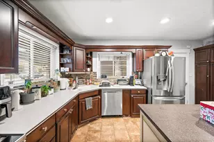 2352 E 3395 S, Salt Lake City, UT 84109 - Photo 4