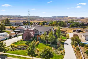 15258 S Mountainside Dr W, Bluffdale, UT 84065 - Photo 2