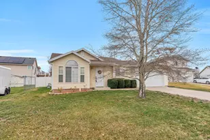 2026 N 1615 W, Clinton, UT 84015 - Photo 2
