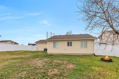 2026 N 1615 W, Clinton, UT 84015 - Photo 22