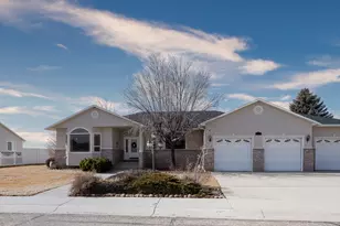 1135 W Park Ridge Dr S, Roosevelt, UT 84066 - Photo 2