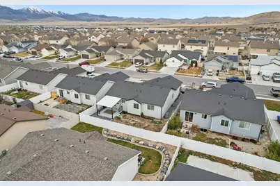 2418 E Jim Bridger Dr, Eagle Mountain, UT 84005 - Photo 26