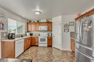 6146 W Stillridge Dr, West Valley, UT 84128 - Photo 8