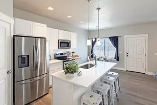 833 S Cowans Ct, Clearfield, UT 84015 - Photo 4