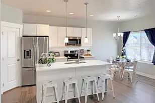 833 S Cowans Ct, Clearfield, UT 84015 - Photo 2