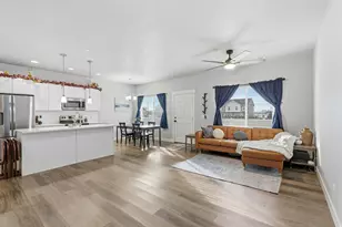 833 S Cowans Ct, Clearfield, UT 84015 - Photo 8