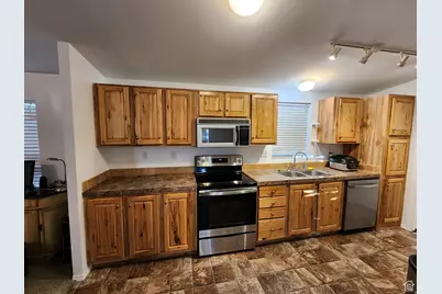 155 S 1200 W #6, Orem, UT 84058 - Photo 2