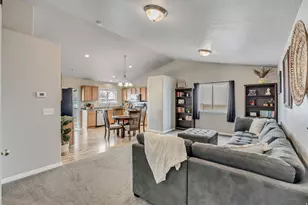 4313 N Saddle Horn Dr, Eagle Mountain, UT 84005 - Photo 4