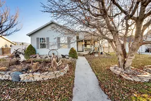 2126 E Autumn St, Eagle Mountain, UT 84005 - Photo 2