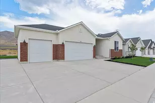 3675 N Columbine Way, Eagle Mountain, UT 84005 - Photo 2