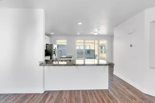 678 E Moray Hill Ct, Draper, UT 84020 - Photo 4