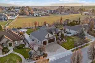 375 W Paddock Ln, Kaysville, UT 84037 - Photo 84