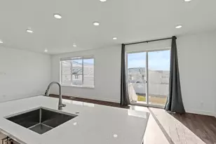 1274 E 480 S, Hyrum, UT 84319 - Photo 10