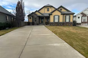 4863 N Shady Bend Ln, Lehi, UT 84043 - Photo 2
