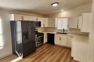 75 W 250 N, Clearfield, UT 84015 - Photo 2