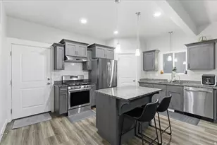 8680 N Shadow Creek Alley, Eagle Mountain, UT 84005 - Photo 4