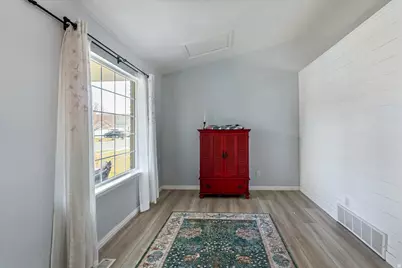 2126 E Lodge Pole Dr, Eagle Mountain, UT 84005 - Photo 6