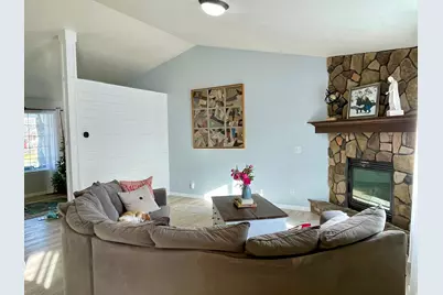 2126 E Lodge Pole Dr, Eagle Mountain, UT 84005 - Photo 8
