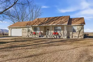 231 E North St, Grantsville, UT 84029 - Photo 2