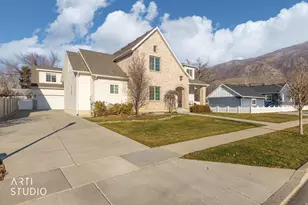 342 W Clark Circle, Farmington, UT 84025 - Photo 2