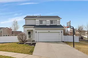 786 S 175 E, Layton, UT 84041 - Photo 1