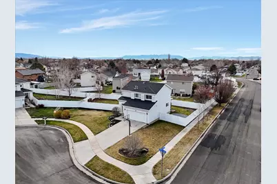 786 S 175 E, Layton, UT 84041 - Photo 2