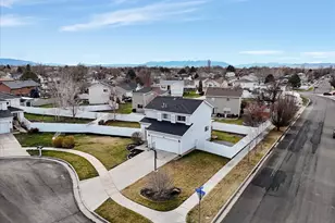 786 S 175 E, Layton, UT 84041 - Photo 2