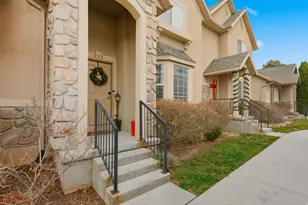 204 W Crescent View Ln N, Tooele, UT 84074 - Photo 2