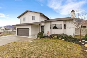 693 Kingston Cir, Tooele, UT 84074 - Photo 2