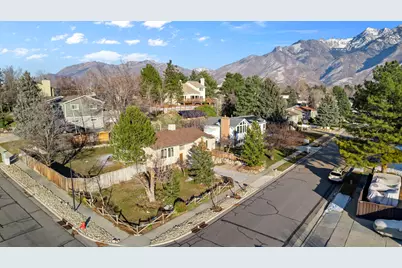 2333 E Cliff Swallow Dr, Sandy, UT 84093 - Photo 4