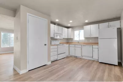 2333 E Cliff Swallow Dr, Sandy, UT 84093 - Photo 10