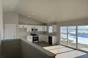 2286 E Marigold Dr, Eagle Mountain, UT 84005 - Photo 2