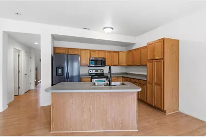 263 E Sunshine Dr N, Saratoga Springs, UT 84043 - Photo 4