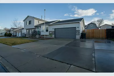 6211 W Pepper Pond Ln, West Valley, UT 84128 - Photo 2