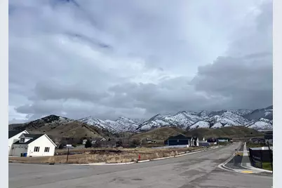 882 E 160 N #4, Hyde Park, UT 84318 - Photo 4